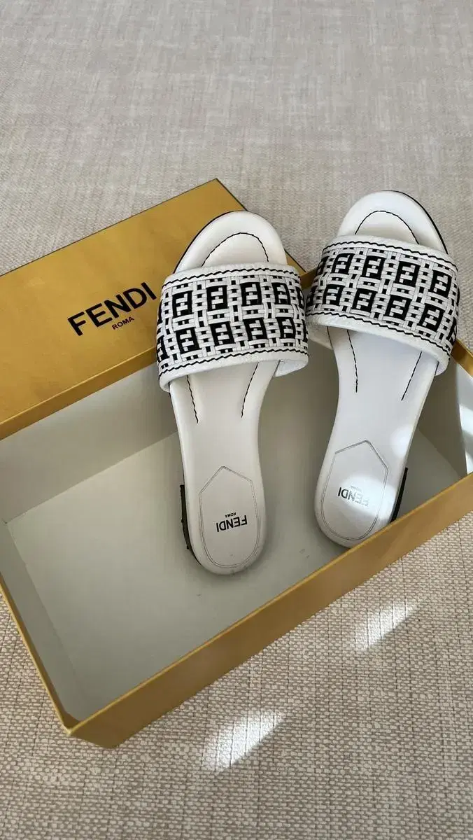 펜디(fendi) 여성 샌들